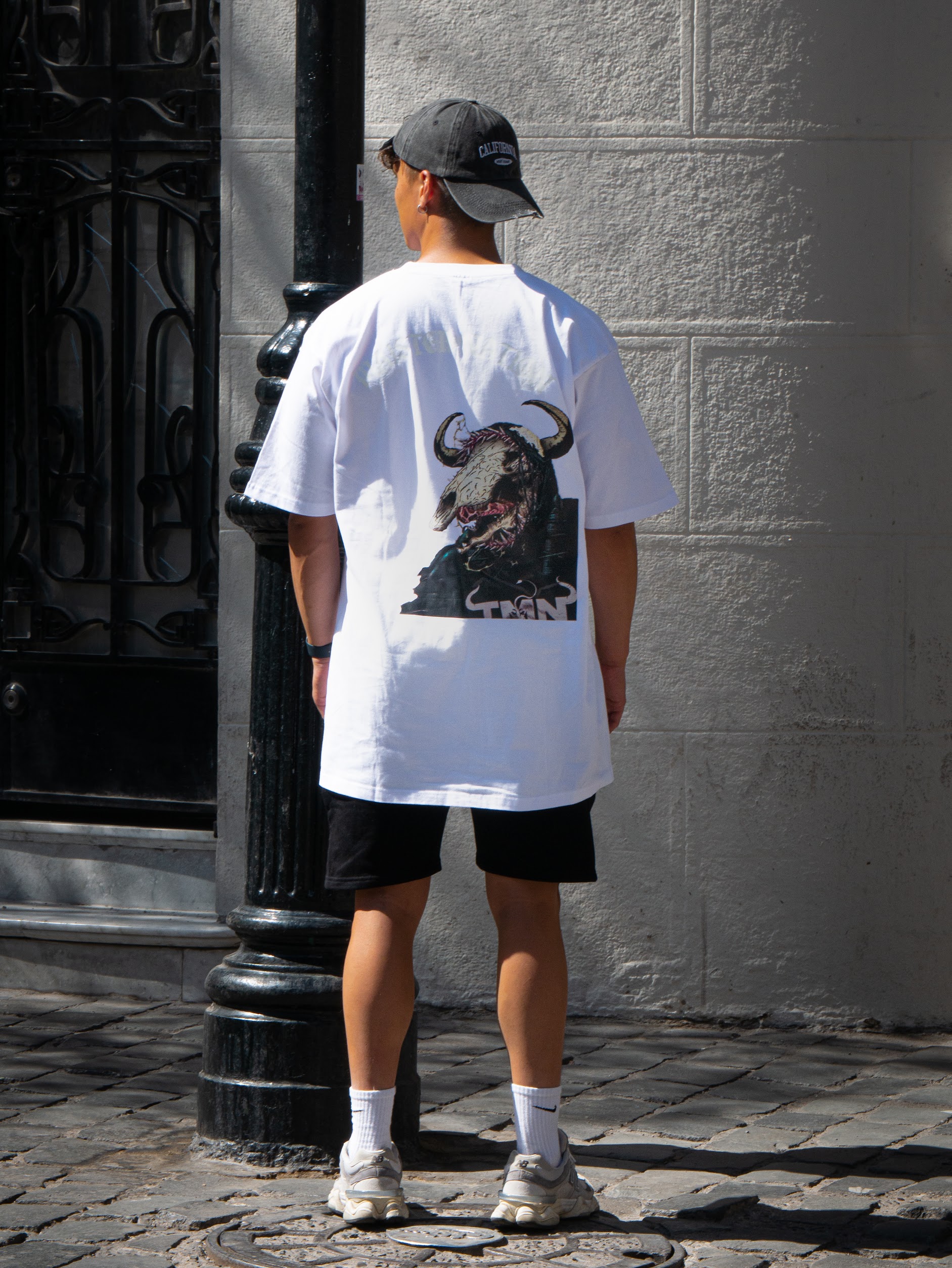 VENOM BULL WHITE