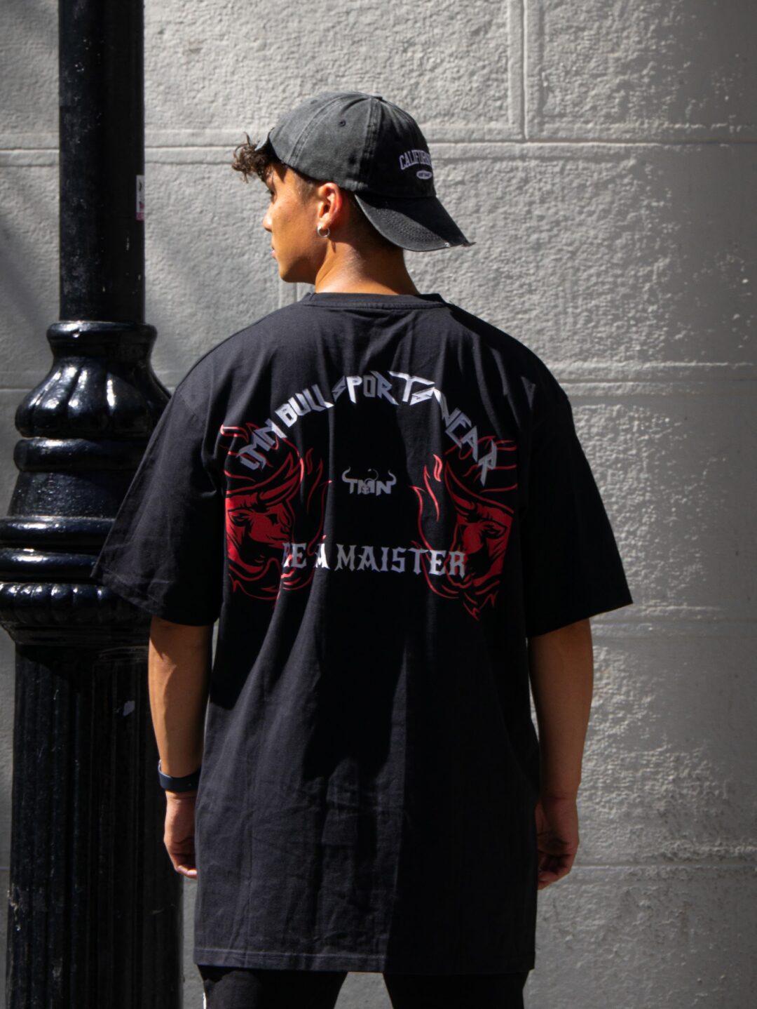 RED MAIST BLACK